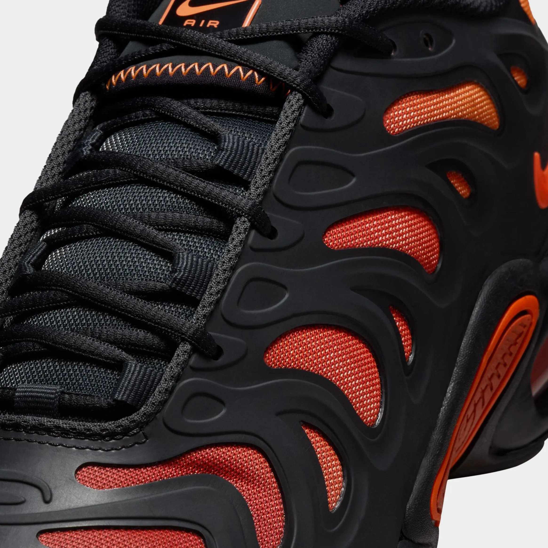 Air Max Plus Drift Mens Running Shoes (Off Noir/Hyper Crimson/Black Dragon)