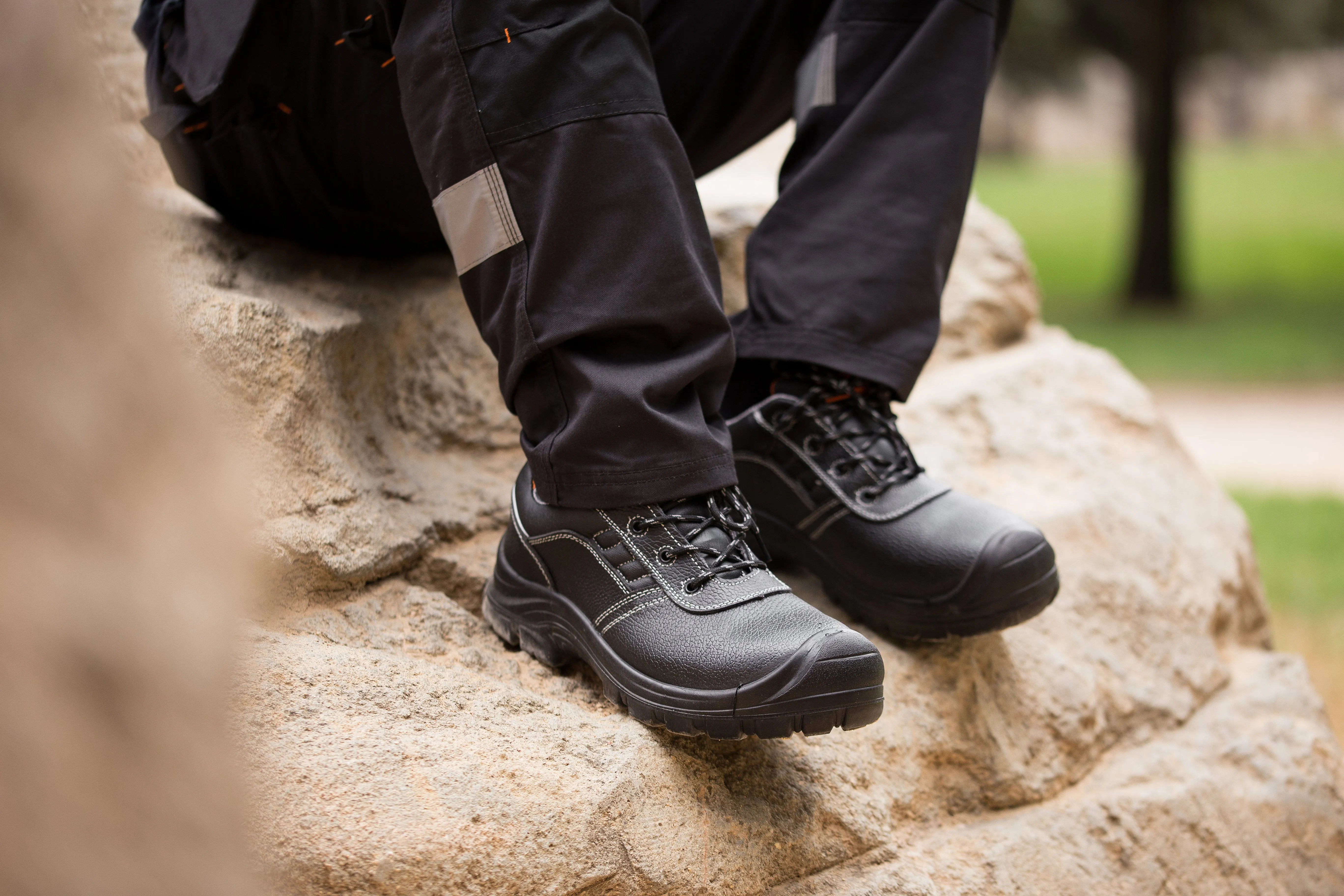 Lightweight Leather Safety Shoes | Metal Free S3 SRC | Metal Free Safety Boots & Trainers 2252