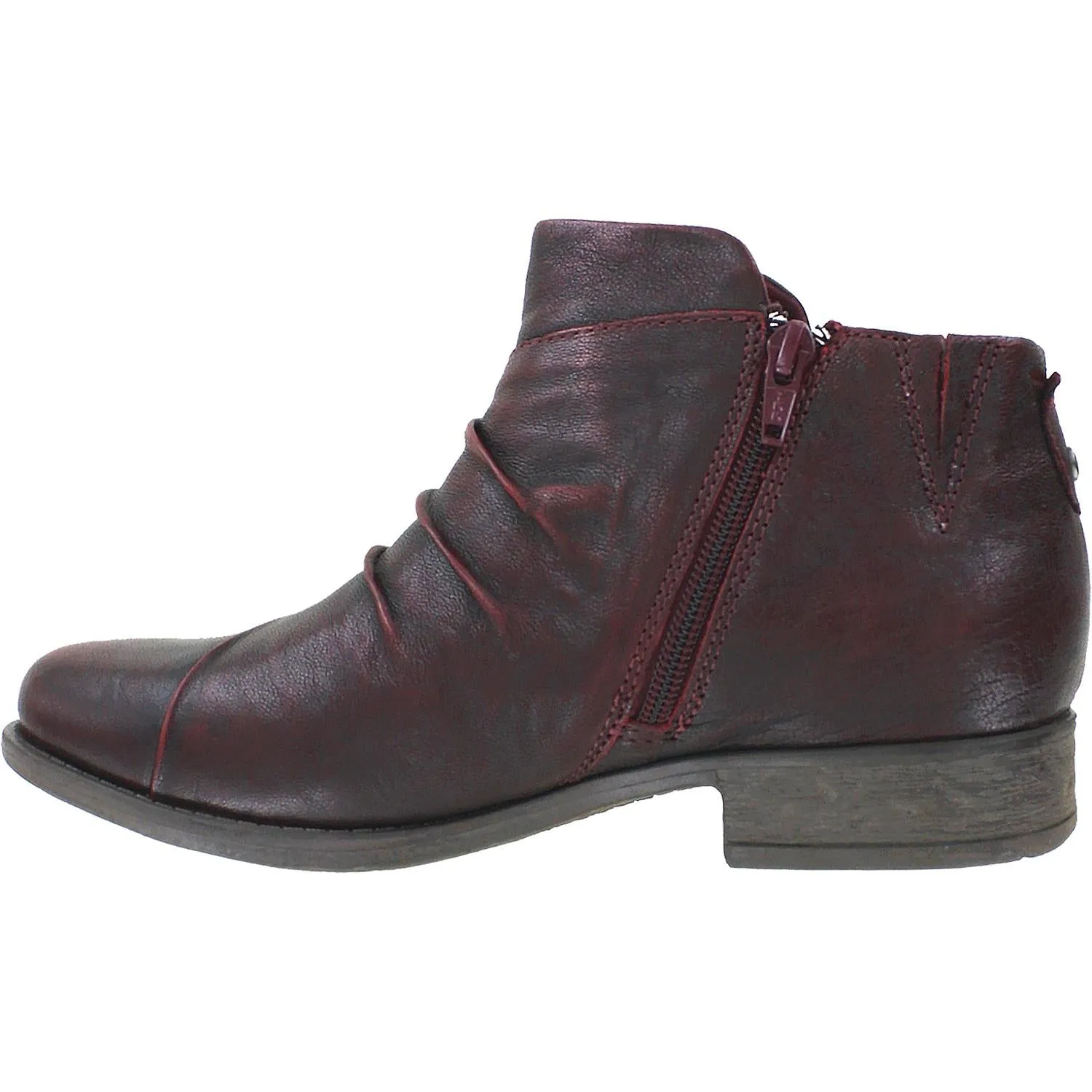 Women's Earth Ronan Garnet Brush Off Leather